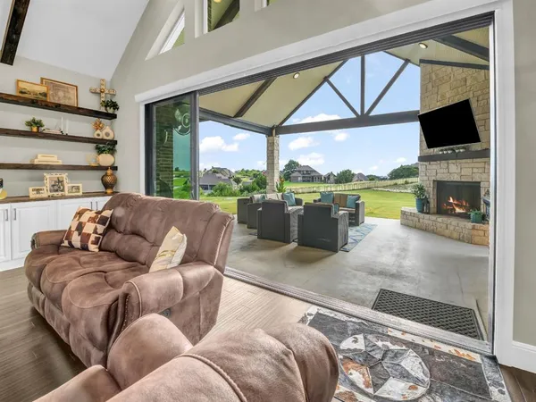 $1,075,000 | 162 Pinnacle Peak Lane, Weatherford, TX 76087