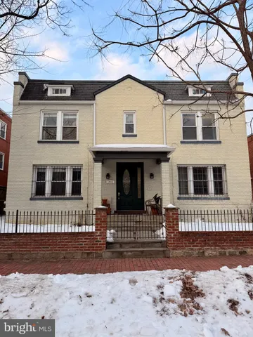 $2,800 | 1412 A Street Southeast, Unit 2, Washington, DC 20003