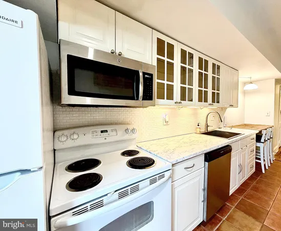 a view of utility room