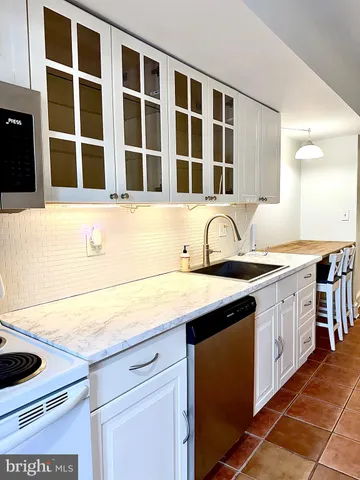 $2,800 | 1412 A Street Southeast, Unit 2, Washington, DC 20003