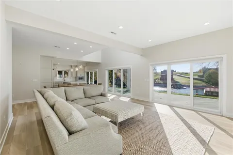 $910,000 | 622 Lake Viking Terrace, Gallatin, MO 64640