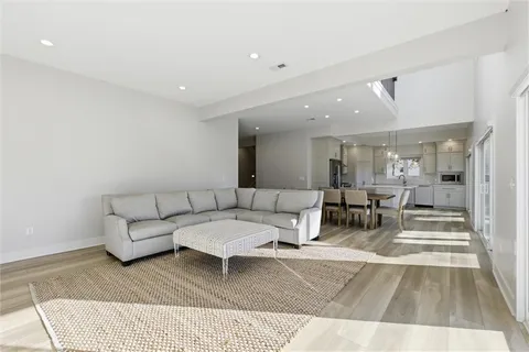 $910,000 | 622 Lake Viking Terrace, Gallatin, MO 64640