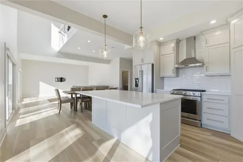 $910,000 | 622 Lake Viking Terrace, Gallatin, MO 64640