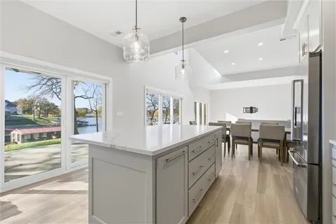 $910,000 | 622 Lake Viking Terrace, Gallatin, MO 64640