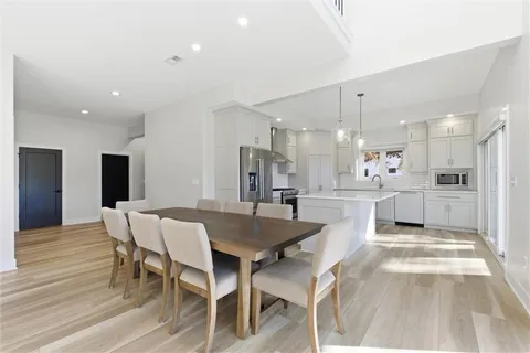 $910,000 | 622 Lake Viking Terrace, Gallatin, MO 64640