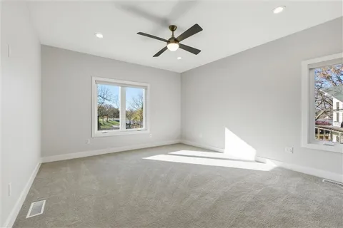 $910,000 | 622 Lake Viking Terrace, Gallatin, MO 64640