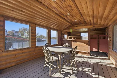 $910,000 | 622 Lake Viking Terrace, Gallatin, MO 64640