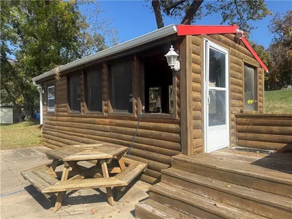 $910,000 | 622 Lake Viking Terrace, Gallatin, MO 64640