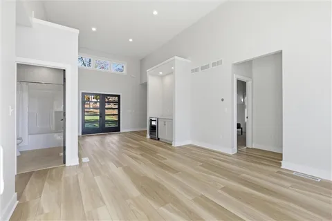 $910,000 | 622 Lake Viking Terrace, Gallatin, MO 64640