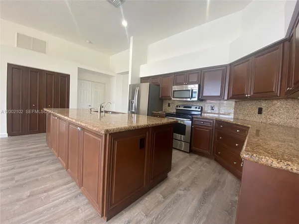 $7,995 | 2486 Bay Isle Drive, Weston, FL 33327