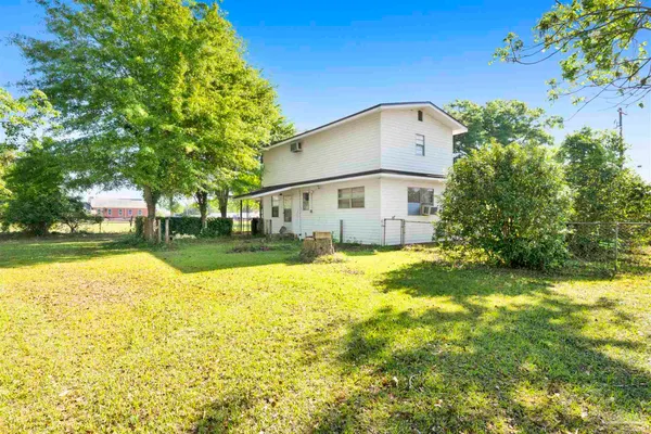 a view of a house with a yard