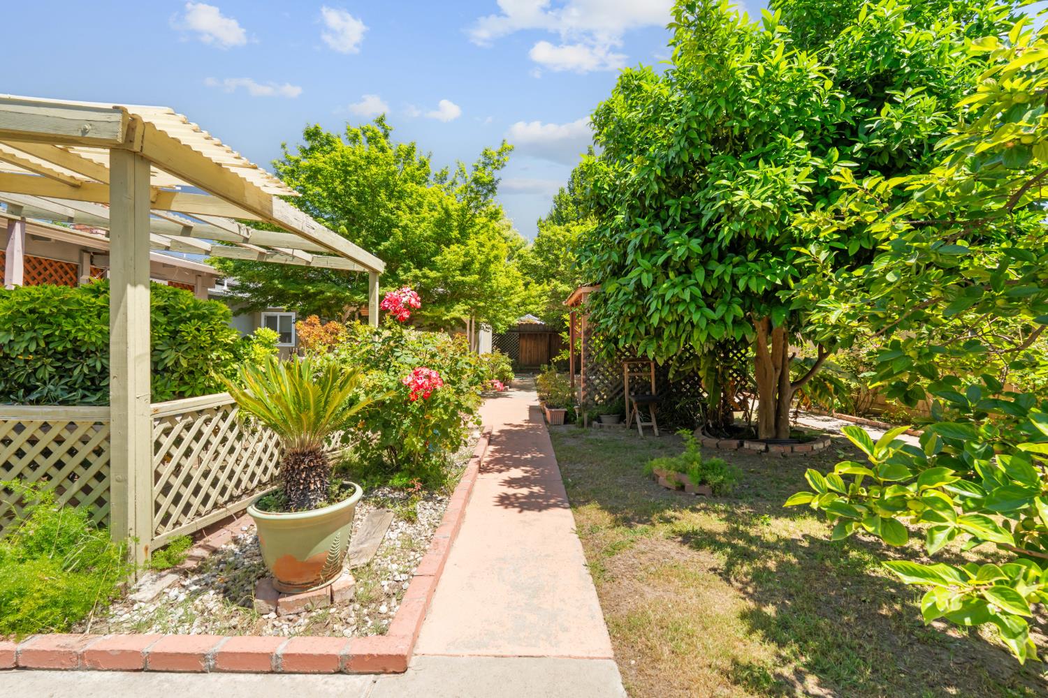 3356 Ocotillo Way Modesto, CA 95355 - Photo 25 of 33 a view of a backyard with sitting area