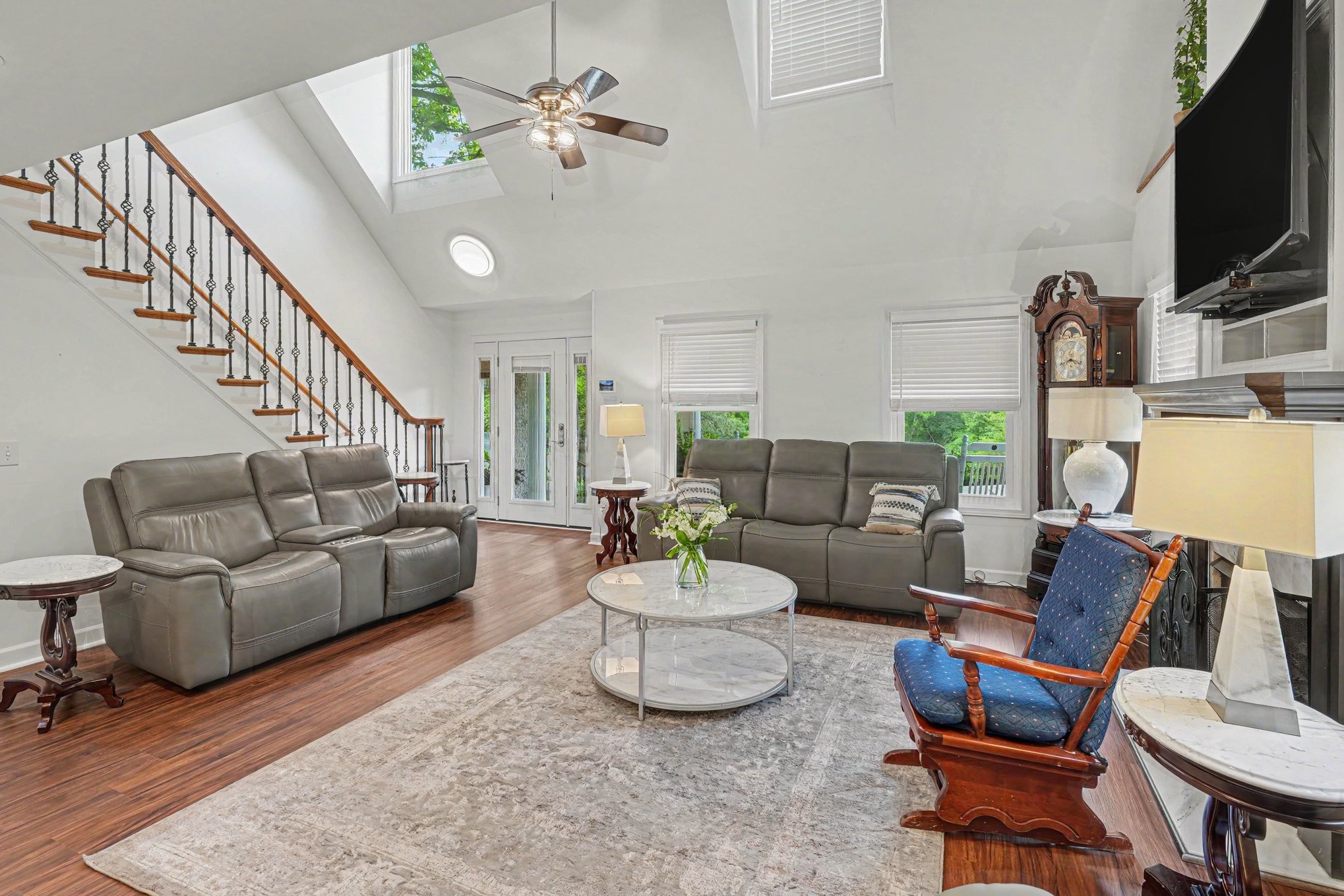 5833 Highway 76 East Springfield, TN 37172 - Photo 5 of 66 a living room with furniture and a flat screen tv