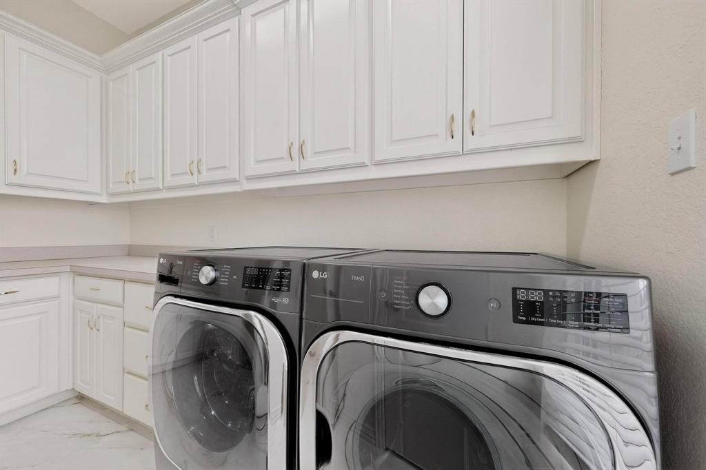 531 East Hickory Ridge Circle Argyle, TX 76226 - Photo 28 of 37 a utility room with dryer and washer