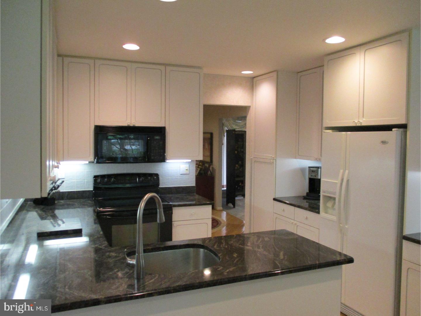 134 Tulip Road Holland, PA 18966 - Photo 11 of 25 Kitchen