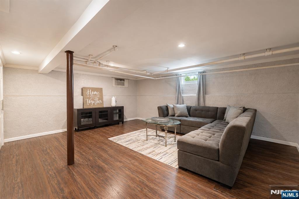 327 Chestnut Street Nutley, NJ 07110 - Photo 17 of 33