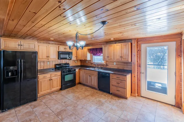 $6,000,000 | 181 Benton Road, Haverhill, NH 03774