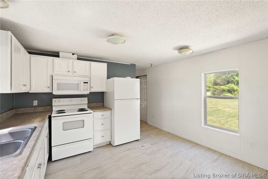 4662 New Amsterdam Road Southwest Central, IN 47110 - Photo 13 of 36