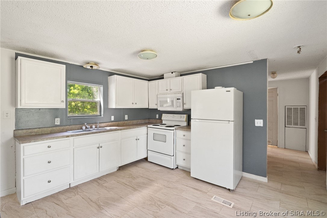 4662 New Amsterdam Road Southwest Central, IN 47110 - Photo 10 of 36