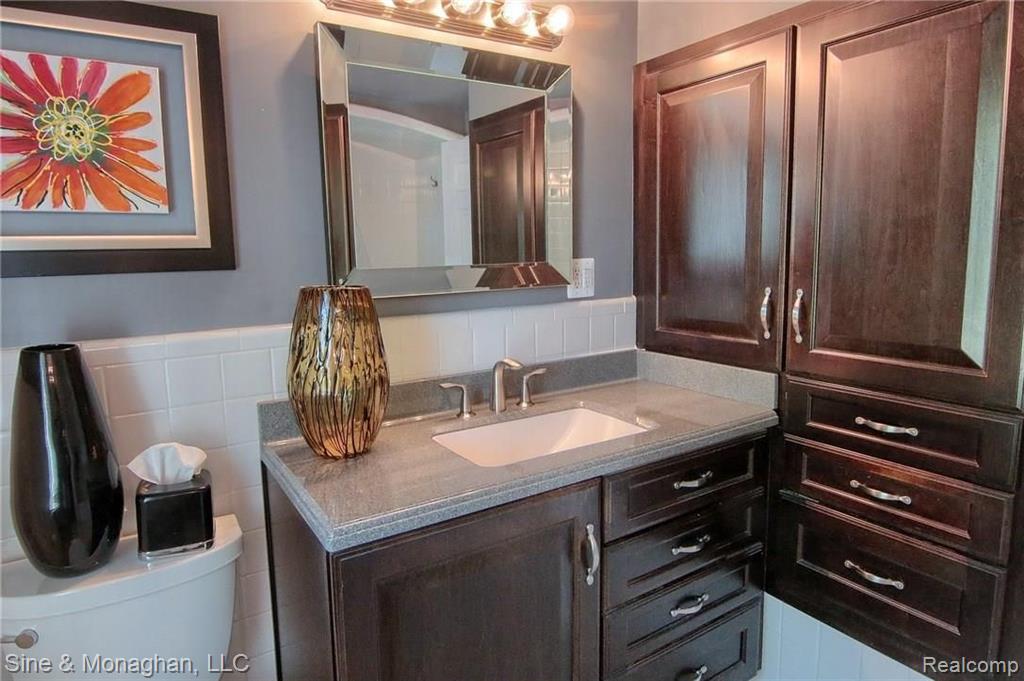 1921 Littlestone Road Grosse Pointe Woods, MI 48236 - Photo 17 of 29