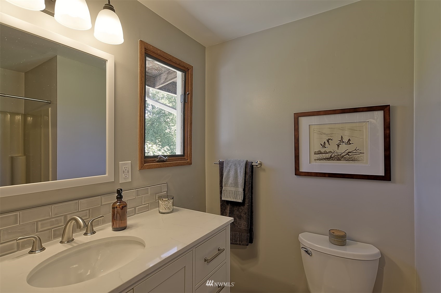 2209 Cedar Road Lake Stevens, WA 98258 - Photo 21 of 40 a bathroom with a toilet a sink and mirror
