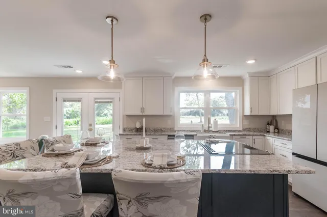 a view of a house with backyard and tree