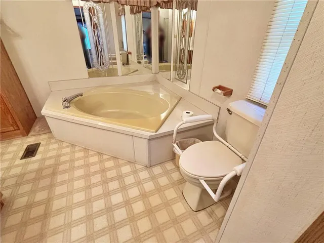 $175,000 | 203 East Washington Street, Frontenac, KS 66763