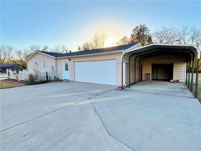 $175,000 | 203 East Washington Street, Frontenac, KS 66763