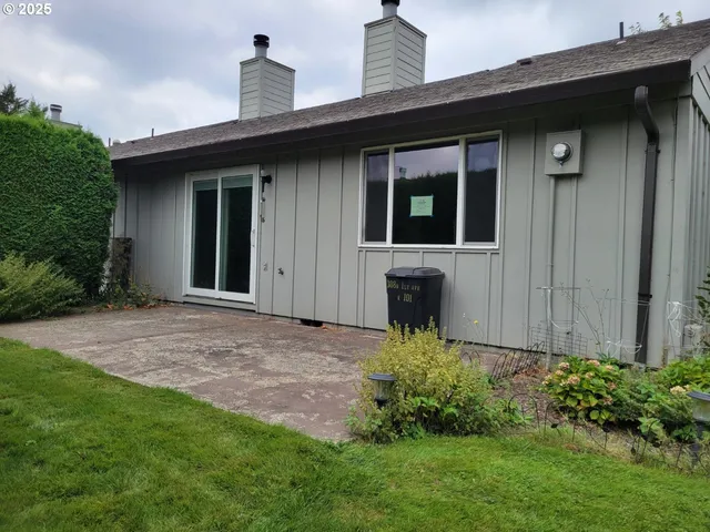 a front view of house with yard