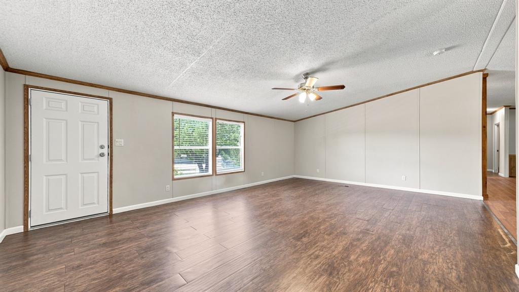 110 Draper Drive Springtown, TX 76082 - Photo 8 of 35 Gallery Image 8