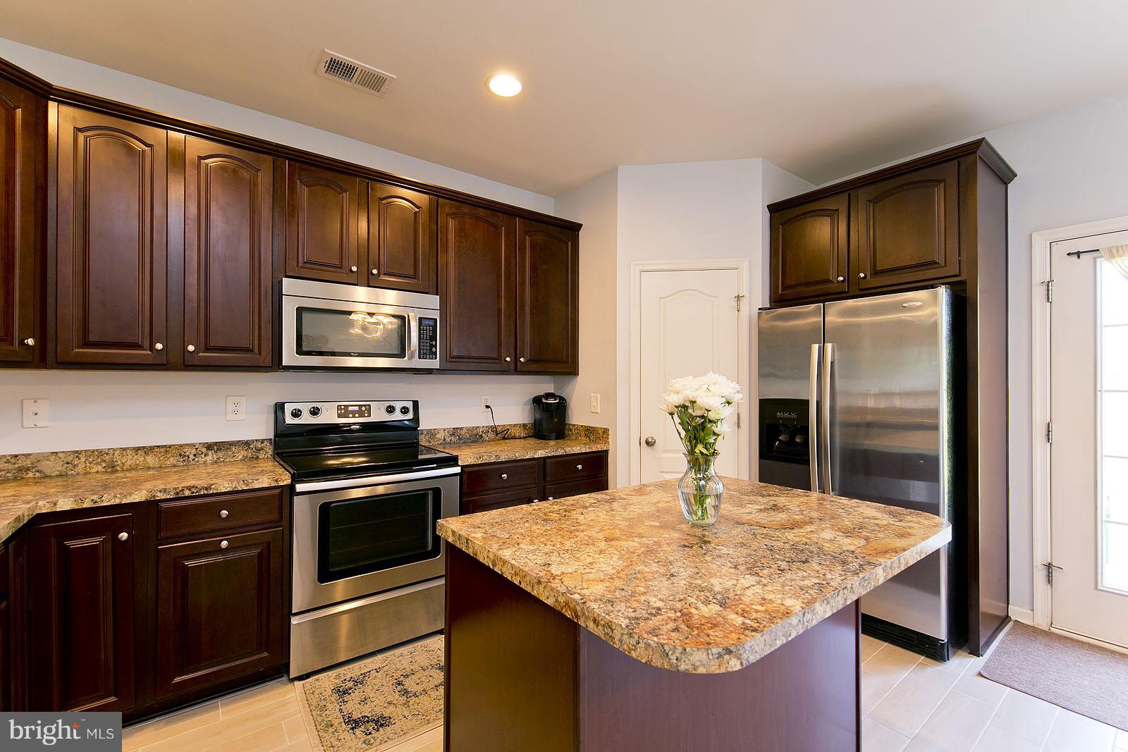 23 Ran Rue Drive Martinsburg, WV 25403 - Photo 3 of 29 Kitchen