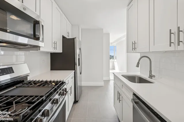 $419,000 | 3333 Henry Hudson Parkway, Unit 17D | Riverdale