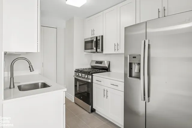 $419,000 | 3333 Henry Hudson Parkway, Unit 17D | Riverdale