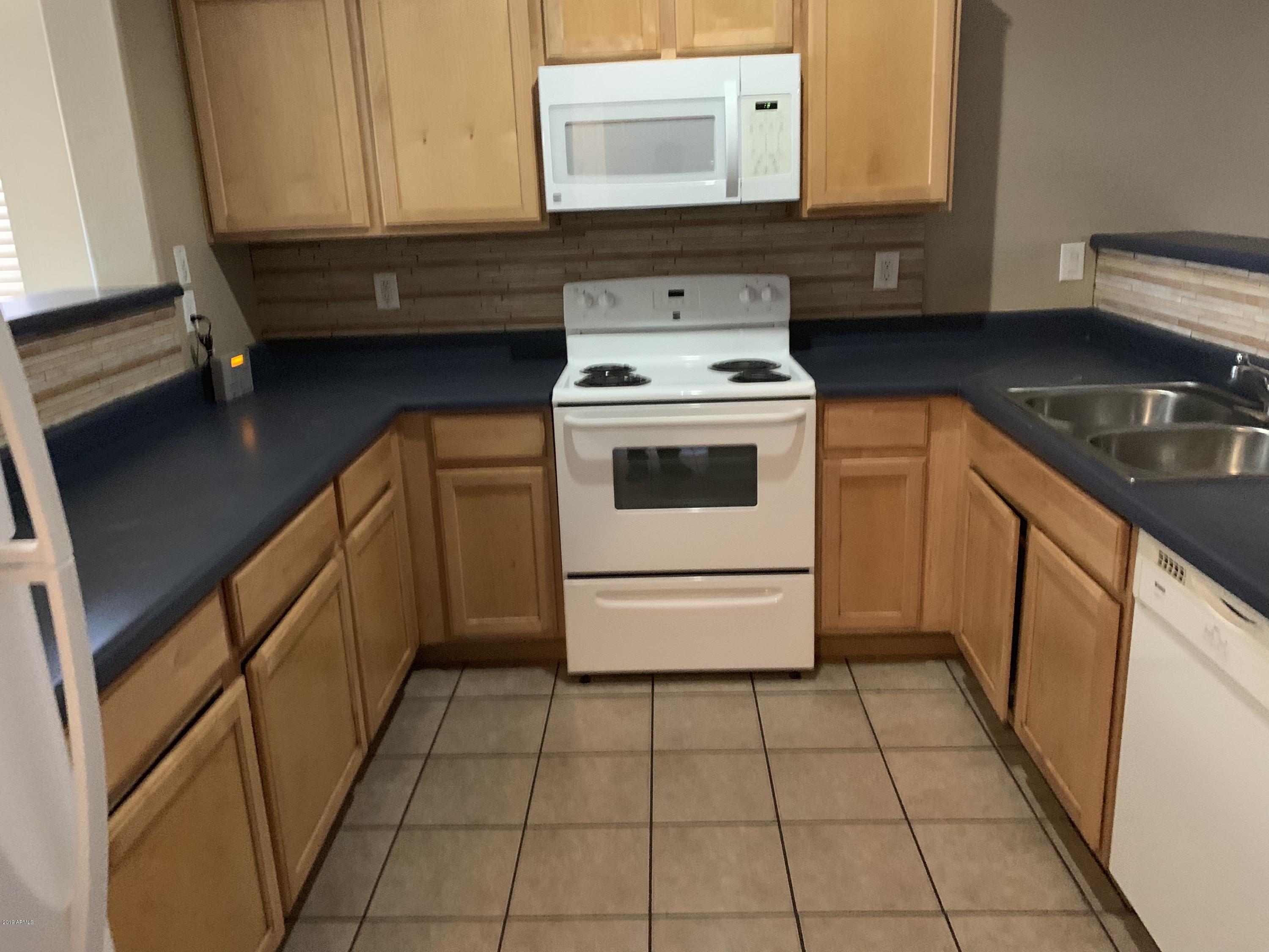 1108 West Carson Road Phoenix, AZ 85041 - Photo 22 of 33 IMG_3303