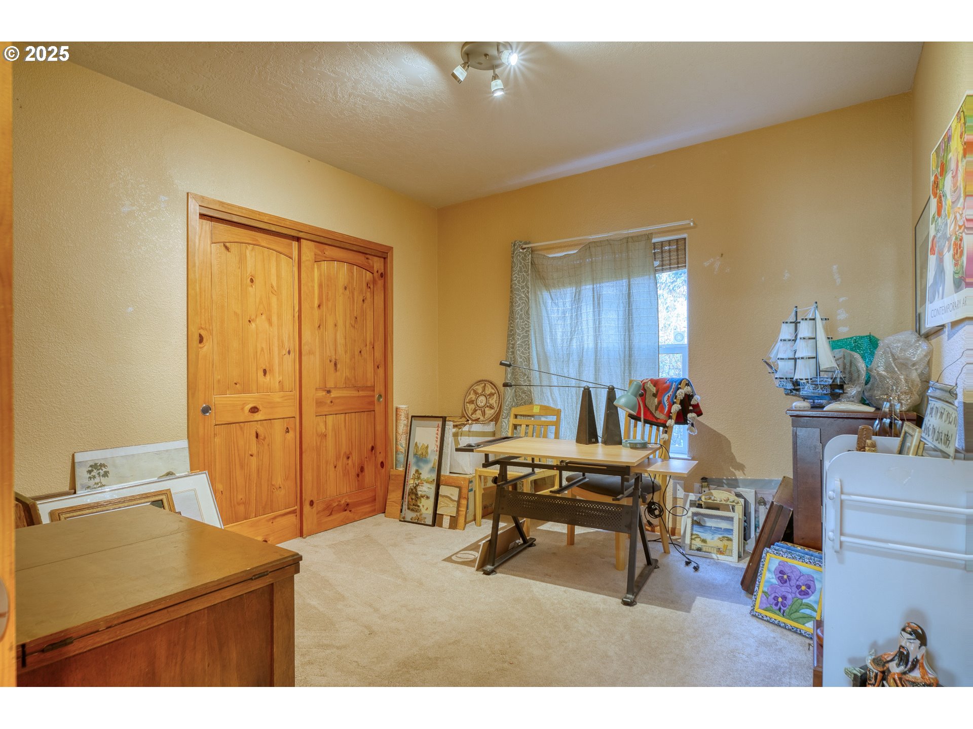 32673 Pittsburg Road St. Helens, OR 97051 - Photo 22 of 47 a living room with furniture and a table