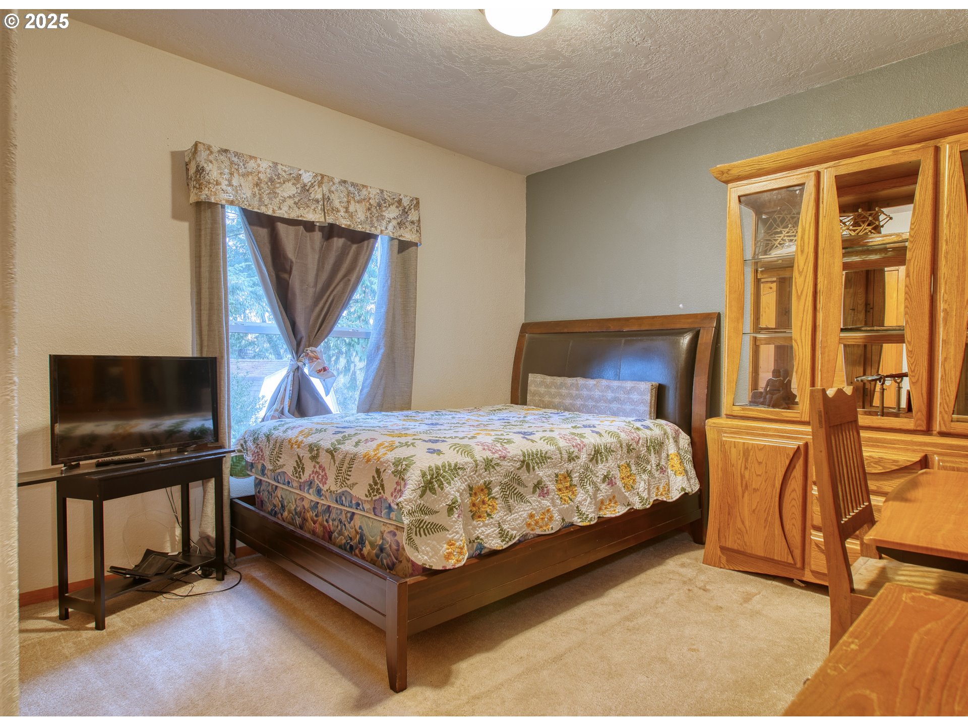 32673 Pittsburg Road St. Helens, OR 97051 - Photo 24 of 47 a bedroom with a bed and a television