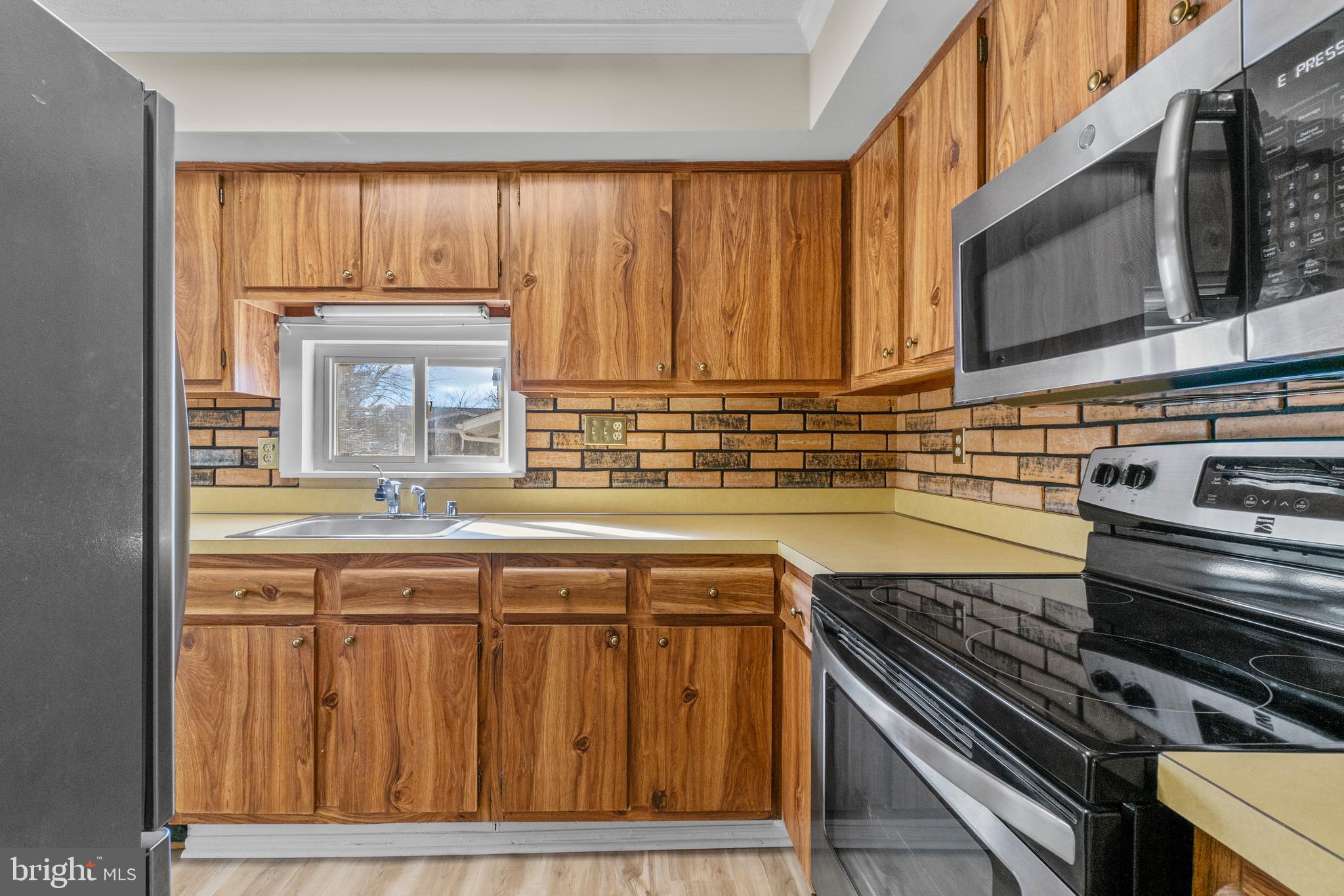 8617 Sherington Road Nottingham, MD 21236 - Photo 8 of 36 Electric Stove / Oven And Built-In Microwave