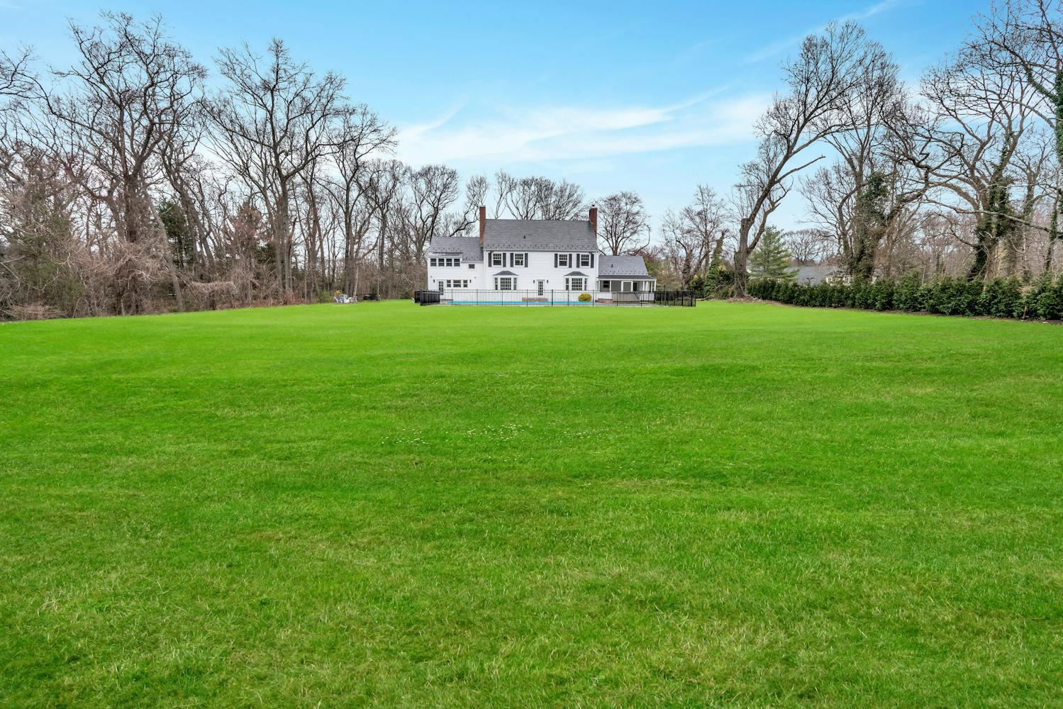 539 Split Rock Road Syosset, NY 11791 - Photo 35 of 40 a view of building with garden view