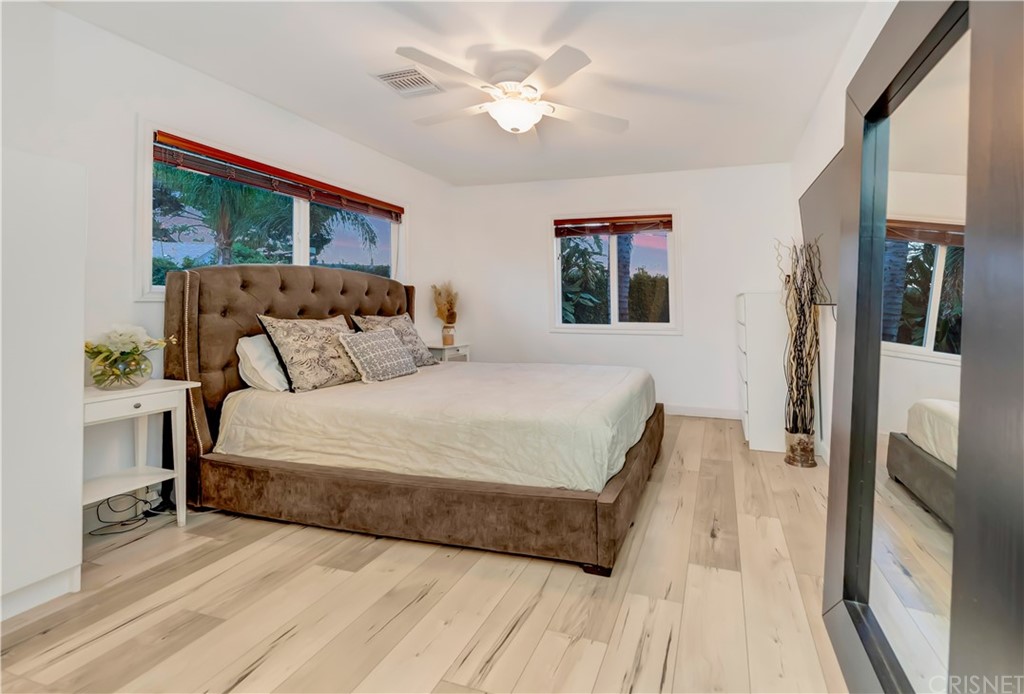 6720 Kurl Way Reseda, CA 91335 - Photo 17 of 40 Master Bed