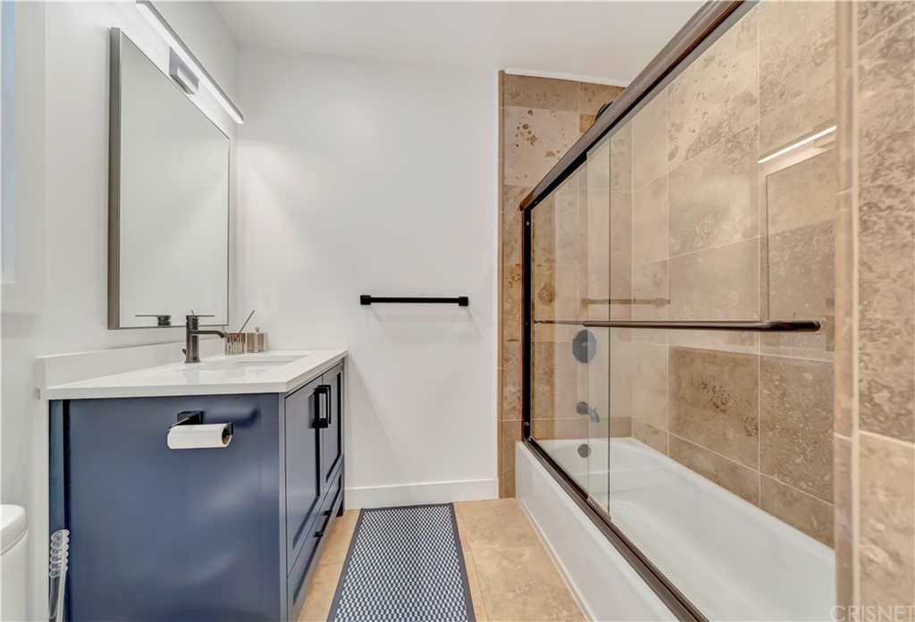 6720 Kurl Way Reseda, CA 91335 - Photo 19 of 40 Full Guest Bathroom