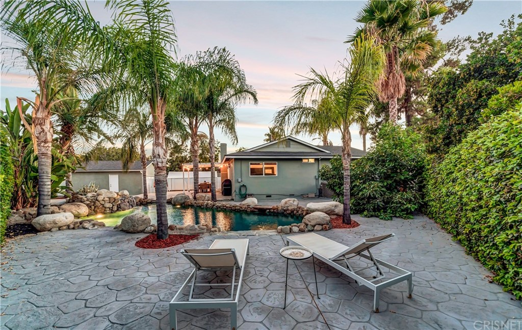 6720 Kurl Way Reseda, CA 91335 - Photo 32 of 40 a view of a patio with a table and chairs under an umbrella
