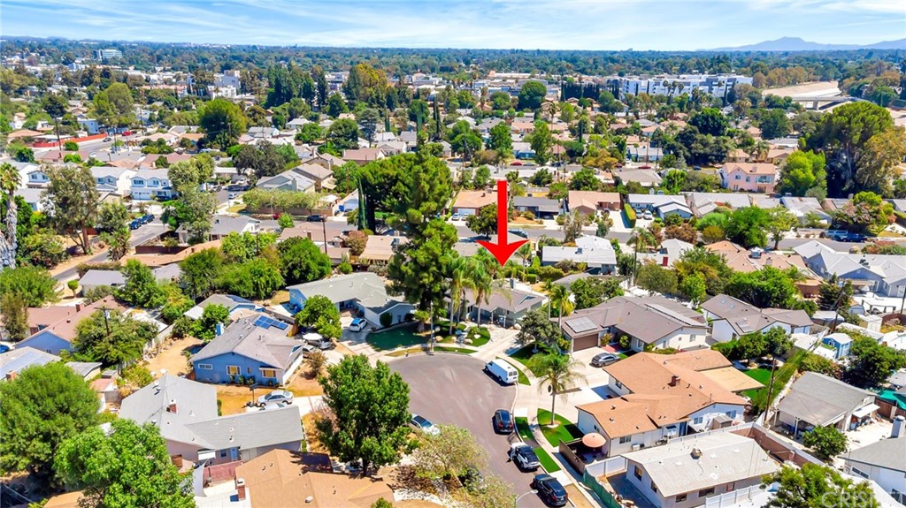 6720 Kurl Way Reseda, CA 91335 - Photo 37 of 40 an aerial view of multiple house