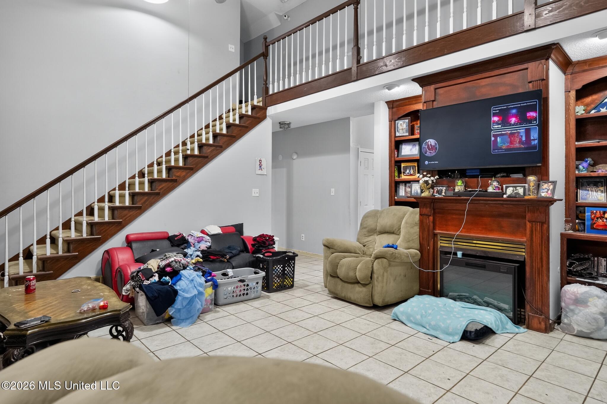 7187 Austin Road Lake Cormorant, MS 38641 - Photo 5 of 17 05_7187_Austin_Rd-Living_room-0087