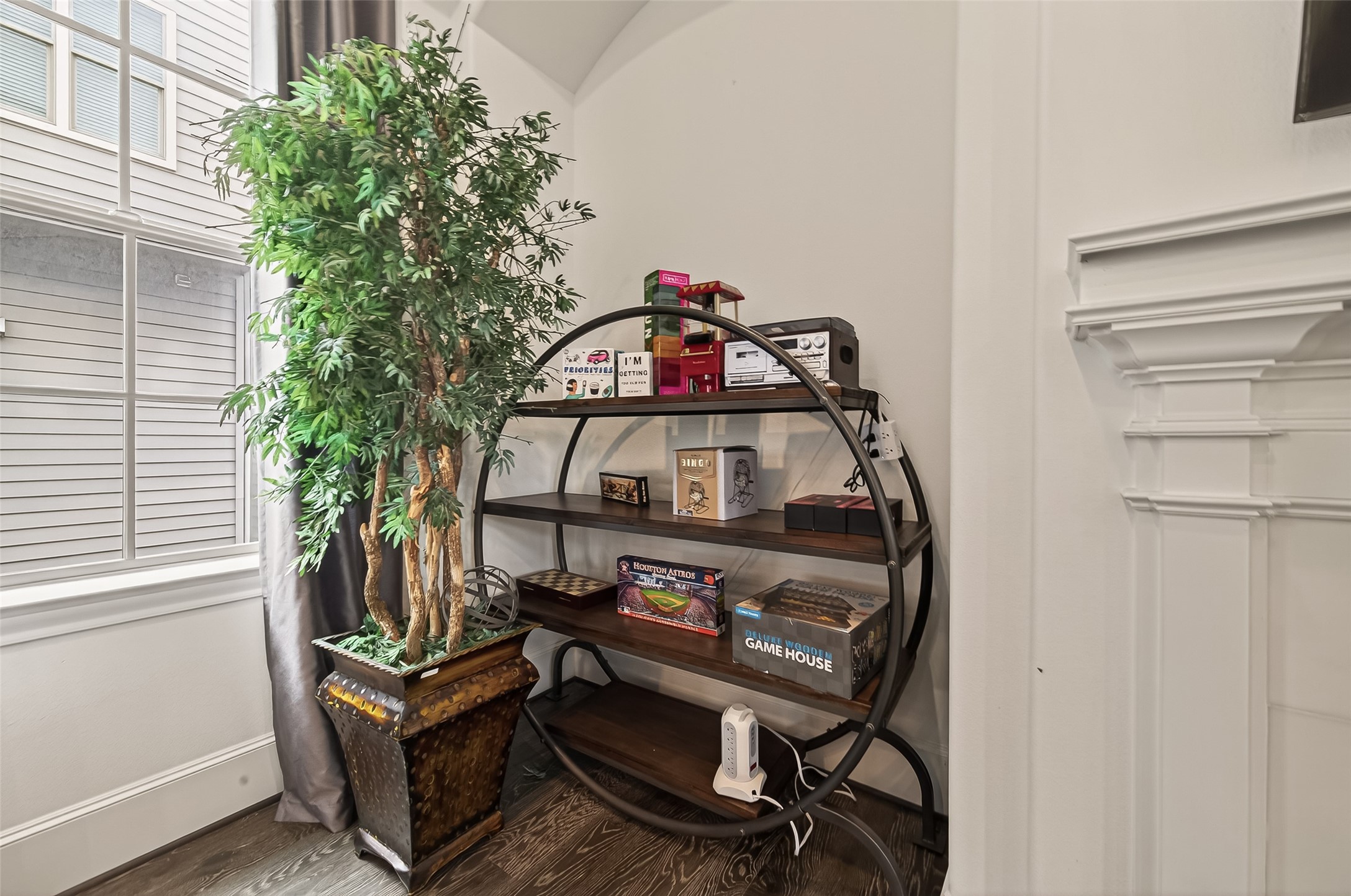 2506 McKinney Street Houston, TX 77003 - Photo 14 of 37 a view of a balcony with chairs
