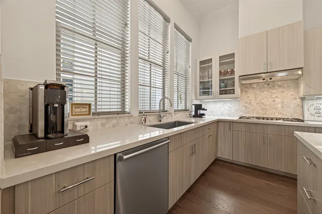 $6,000 | 2506 McKinney Street, Houston, TX 77003