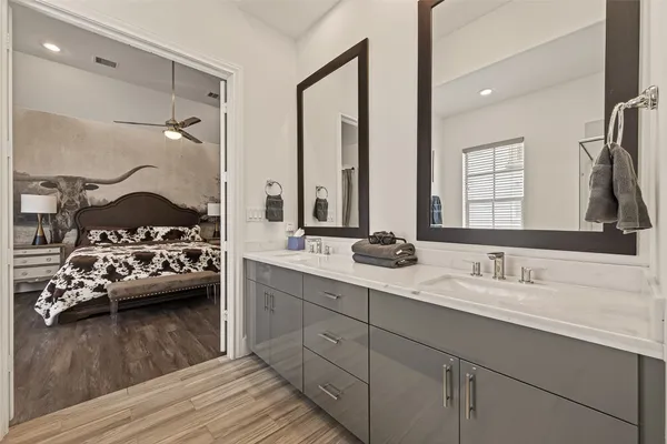 a en suite bathroom with a double vanity sink and a large mirror