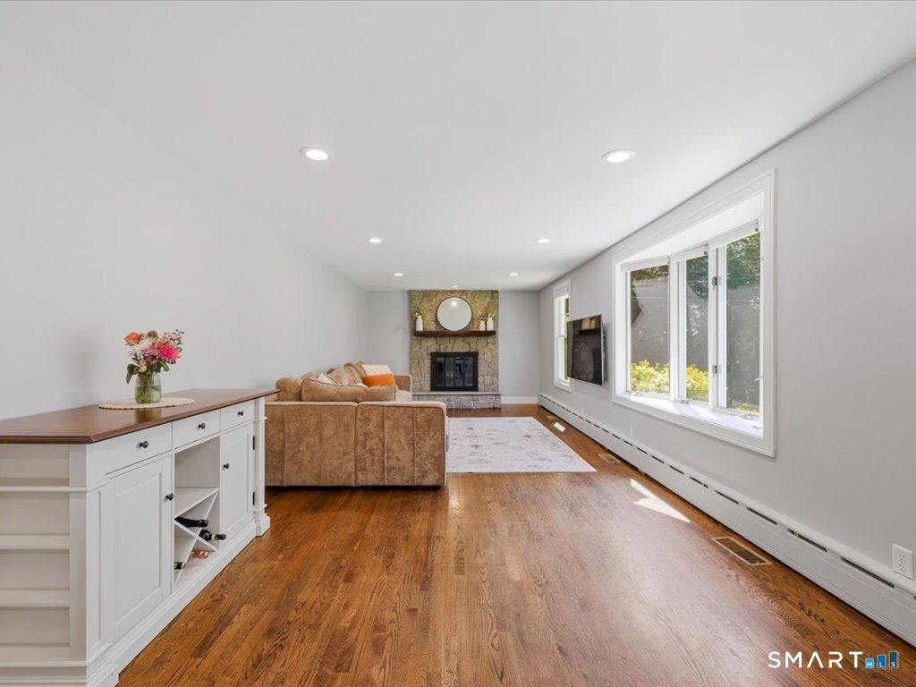 131 Oronoque Road Milford, CT 06461 - Photo 6 of 40
