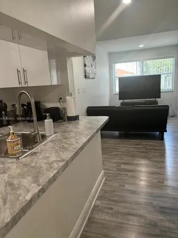 $2,000 | 6740 Northwest 175th Lane, Unit G20, Hialeah, FL 33015
