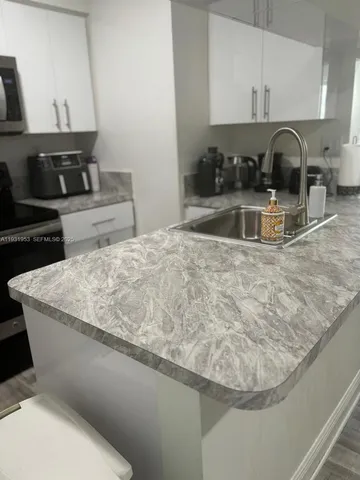 $2,000 | 6740 Northwest 175th Lane, Unit G20, Hialeah, FL 33015