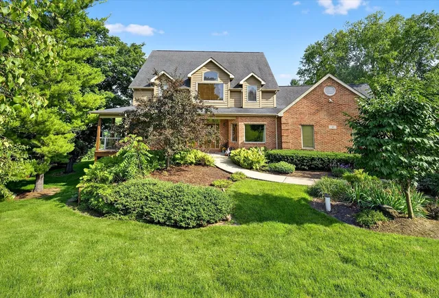 $710,000 | 4 Bernay Court, Cary, IL 60013